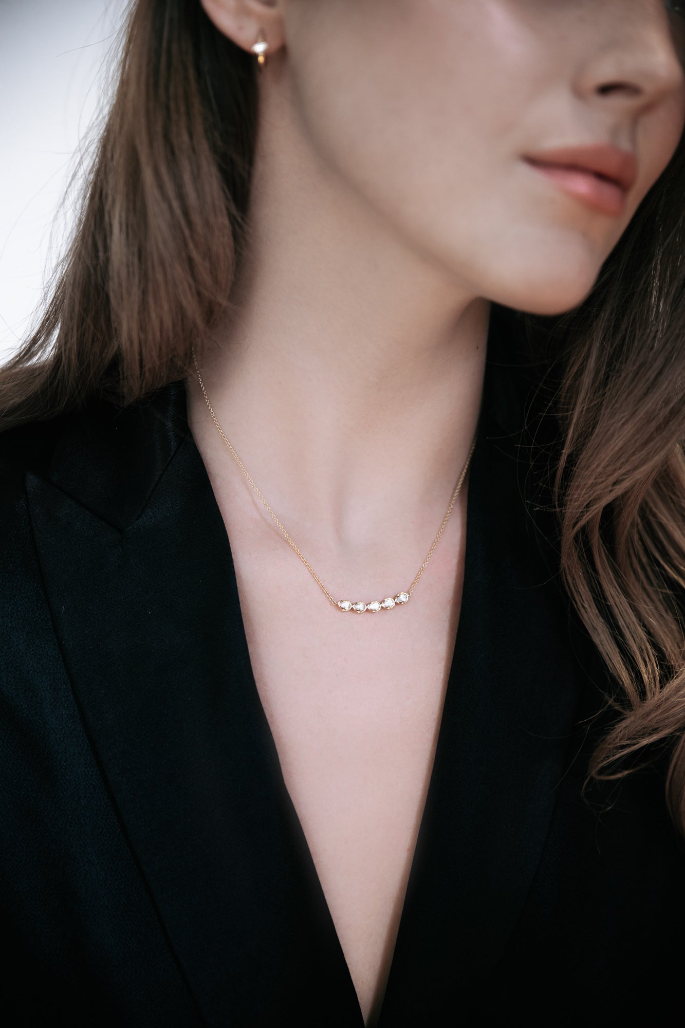 Model wearing the Vines of Florence necklace by Presiada, crafted in 18K gold with pear-shaped diamonds totaling approximately 0.5-0.6 ct. The necklace features a vine-inspired design that sparkles elegantly on the neck, blending timeless elegance with a modern, romantic touch. Available in lab-grown diamonds on the website or natural diamonds upon request, this piece evokes the magic of the Florentine Renaissance.